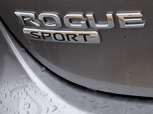 Used 2020 Nissan Rogue Sport S image 28