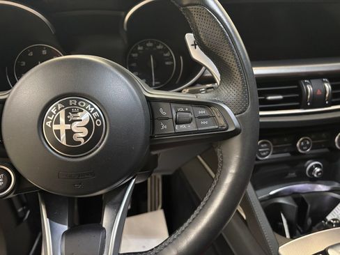 Used 2022 Alfa Romeo Stelvio Veloce AWD/4WD image 15