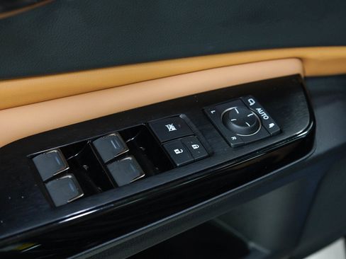 Used 2025 Lexus ES 350 w/ Luxury Package FWD image 20