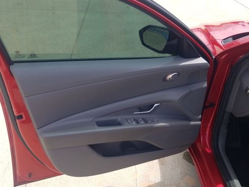 Used 2023 Hyundai Elantra SEL FWD image 9
