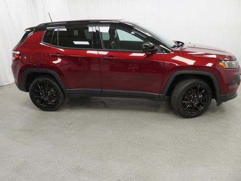 Used 2022 Jeep Compass Latitude w/ Convenience Group AWD/4WD image 11