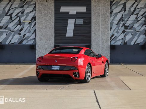 Used 2010 Ferrari California RWD image 15