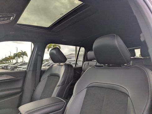 New 2025 Jeep Grand Cherokee L Altitude image 13