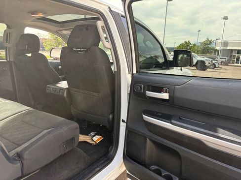 Used 2017 Toyota Tundra SR5 AWD/4WD image 30