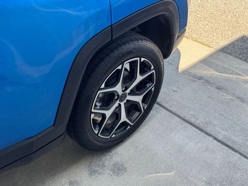 Used 2025 Jeep Compass Limited image 31