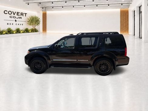 Used 2012 Nissan Pathfinder LE RWD image 6