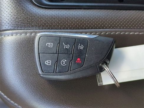 Used 2022 GMC Yukon XL SLT w/ SLT Premium Package image 35