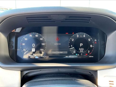 Used 2025 Land Rover Discovery S image 22