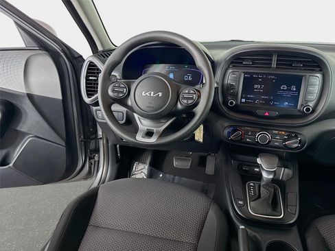 Certified 2025 Kia Soul FWD image 21