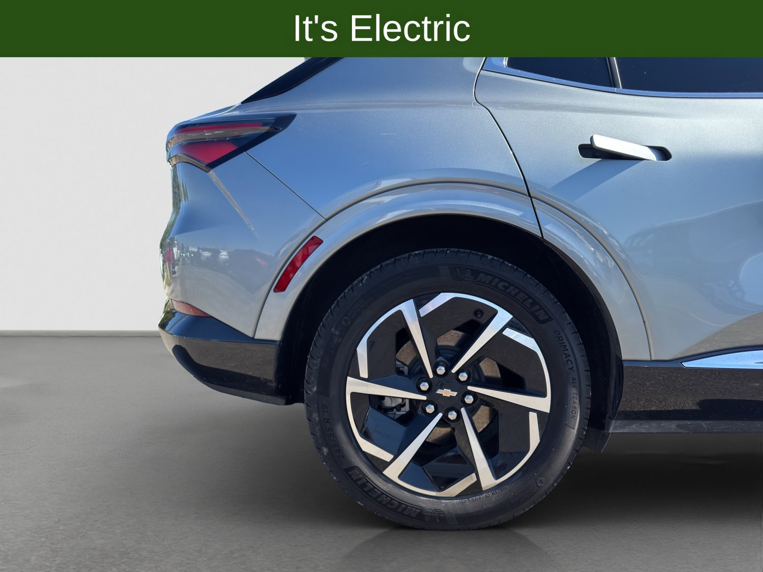 Certified 2024 Chevrolet Equinox EV LT FWD image 23