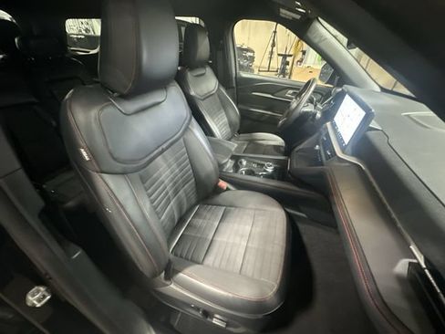 Certified 2025 Ford Explorer ST-Line w/ ST-Line Street Pack AWD/4WD image 32