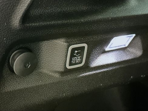 Used 2023 Jeep Grand Cherokee L Laredo image 31