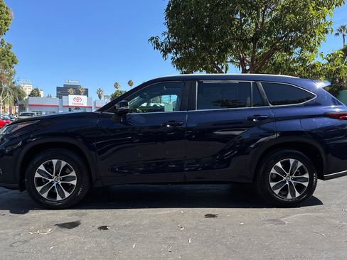 Used 2023 Toyota Highlander XLE image 7