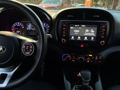 Used 2020 Kia Soul LX image 19