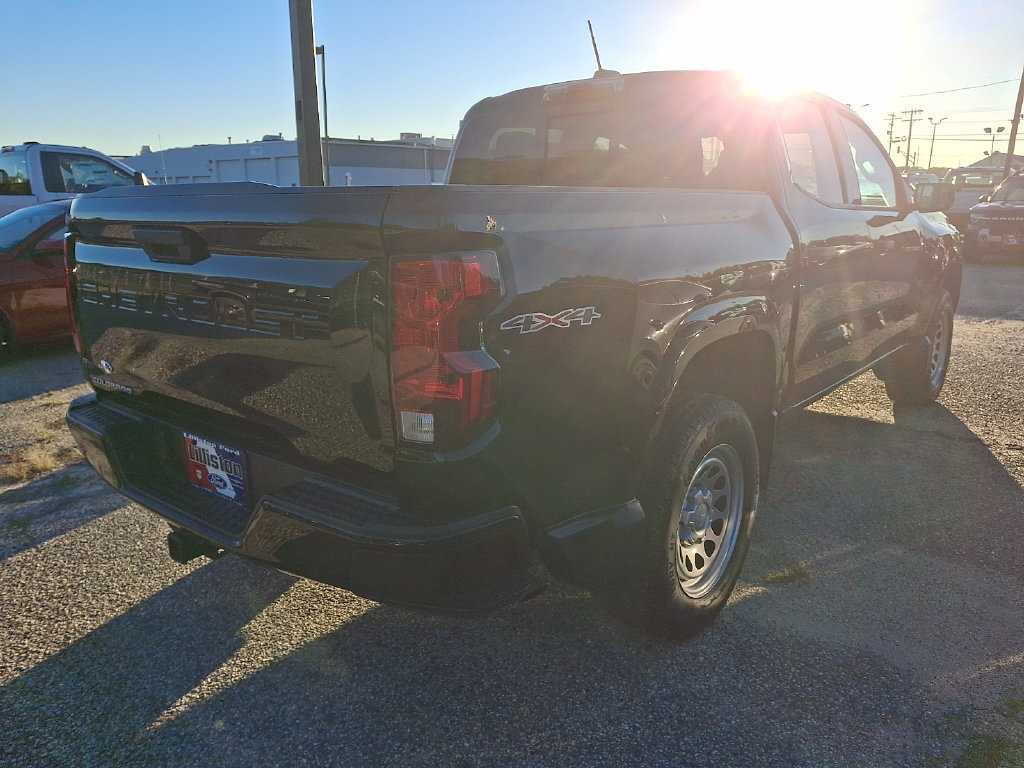 Used 2023 Chevrolet Colorado W/T w/ LPO, Pro Essentials Package AWD/4WD image 4