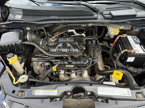 Used 2009 Chrysler Town & Country Touring FWD image 25