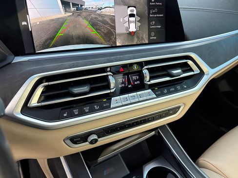 Used 2022 BMW X7 M50i w/ Cold Weather Package image 21