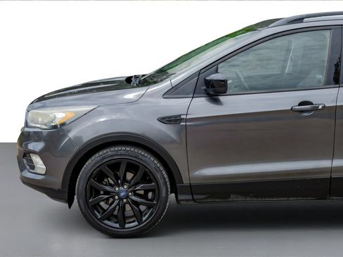 Used 2017 Ford Escape SE w/ Equipment Group 201A FWD image 10