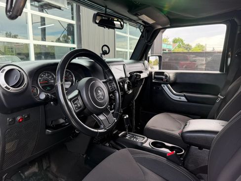 Used 2018 Jeep Wrangler Unlimited Sahara AWD/4WD image 18