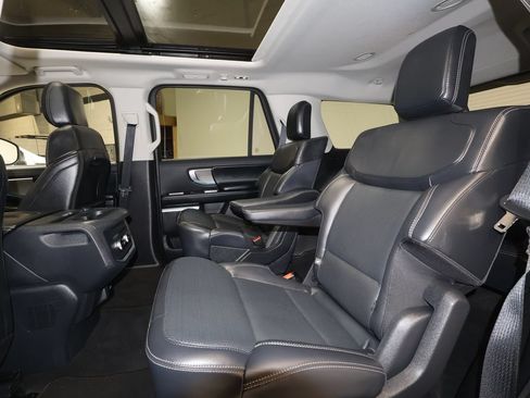 Used 2025 Ford Expedition Platinum AWD/4WD image 24