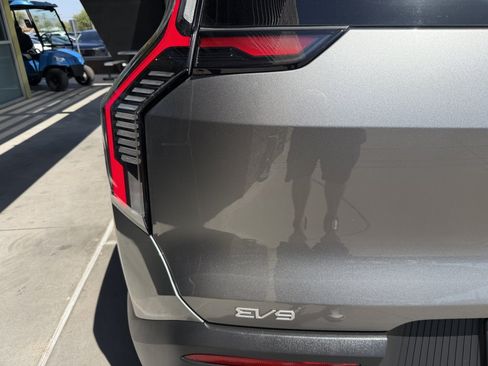 Used 2024 Kia EV9 Light Long Range RWD image 14