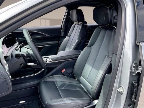 New 2026 Cadillac Lyriq Premium Luxury image 9