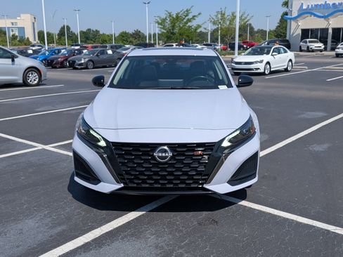 Used 2025 Nissan Altima 2.5 SR w/ SR Premium Package image 8