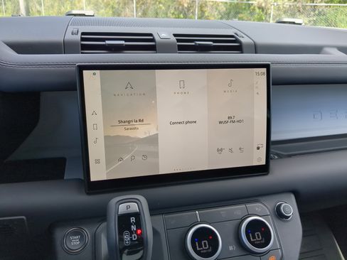 New 2025 Land Rover Defender 110 S image 20