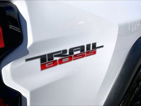 Used 2023 Chevrolet Colorado Trail Boss w/ Technology Package image 22