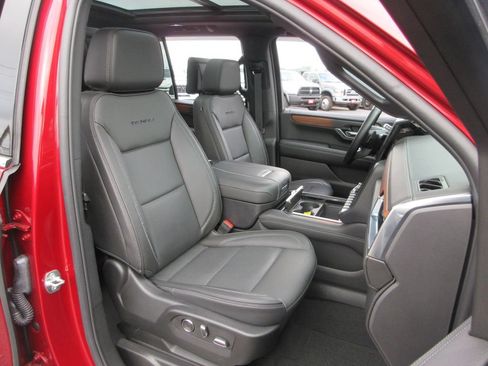 Certified 2025 GMC Yukon Denali w/ Denali Reserve Package AWD/4WD image 28