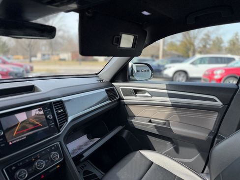 Used 2022 Volkswagen Atlas Cross Sport SEL image 31