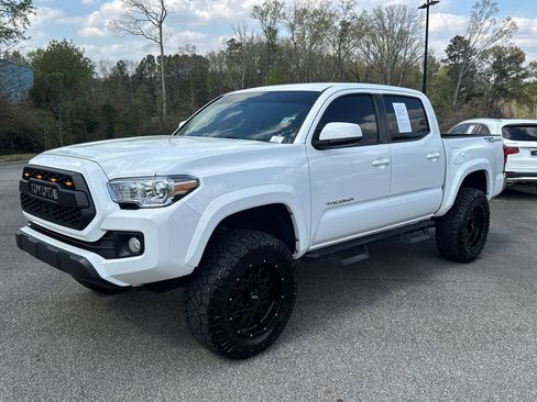 Used 2019 Toyota Tacoma SR5 image 3