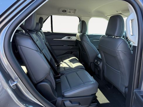 New 2026 Ford Explorer Active w/ Active Comfort Package RWD image 18