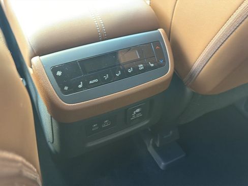 Used 2023 Nissan Pathfinder Platinum FWD image 10