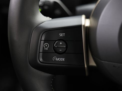 Used 2025 MINI Cooper 4-Door Hardtop FWD image 33