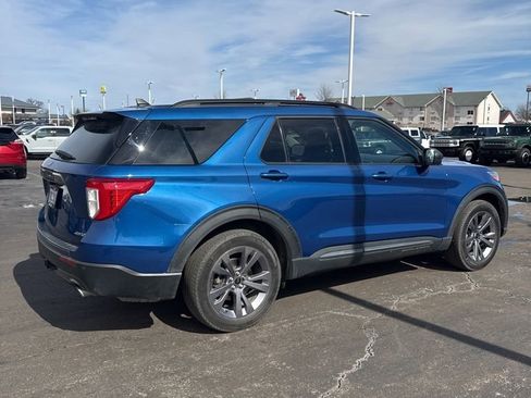 Used 2021 Ford Explorer XLT w/ Equipment Group 202A image 4