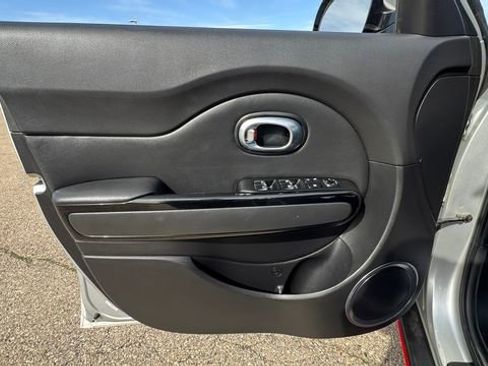 Used 2018 Kia Soul ! FWD image 18