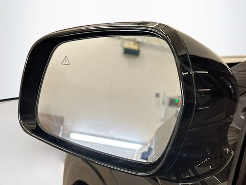 Used 2026 Kia Carnival FWD image 16
