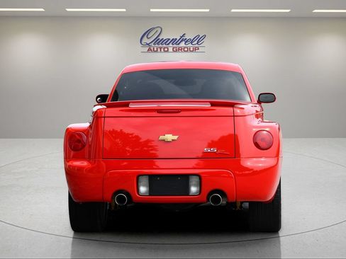 Used 2004 Chevrolet SSR w/ Preferred Equipment Group RWD image 5