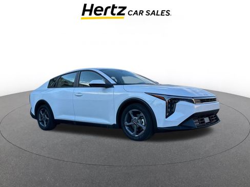 Used 2025 Kia K4 LXS image 1