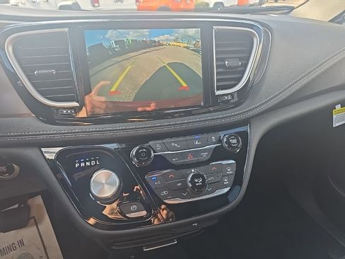 New 2026 Chrysler Pacifica Select image 24