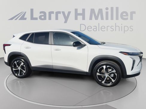 New 2026 Chevrolet Trax RS w/ Driver Confidence Package FWD image 8