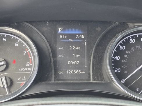 Used 2019 Toyota Camry SE FWD image 11