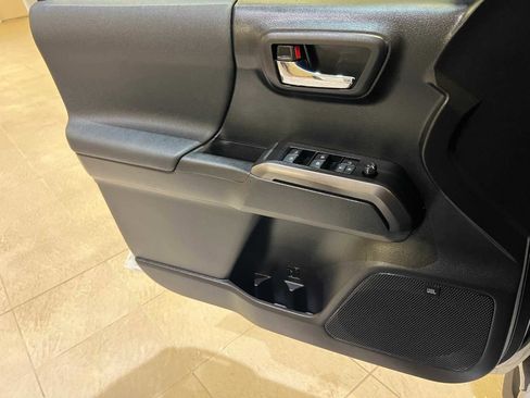 Certified 2020 Toyota Tacoma TRD Off-Road image 18