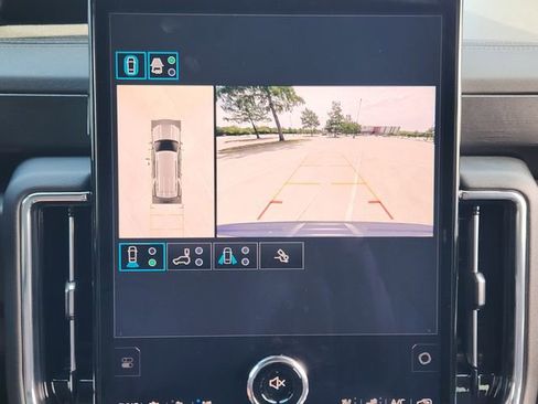 Used 2025 GMC Yukon Denali w/ Sun & Power Step Package AWD/4WD image 18