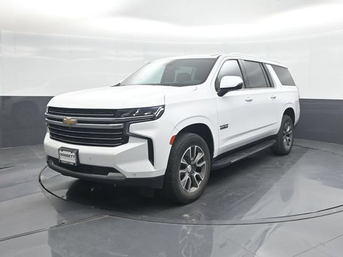 Used 2022 Chevrolet Suburban LT w/ Luxury Package RWD image 1