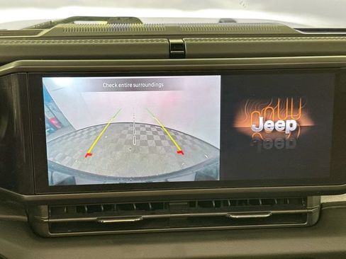 Used 2024 Jeep Wrangler Unlimited Sahara AWD/4WD image 13