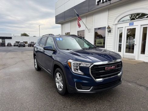 Certified 2022 GMC Terrain SLE w/ Driver Convenience Package AWD/4WD image 3