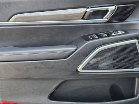 Used 2023 Kia Telluride EX X-Line image 11