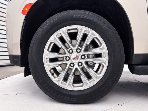 Used 2022 GMC Yukon SLT w/ SLT Premium Package image 16